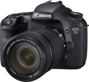 Продам Canon EOS 7D срочно,  имеется: чехол,  вспышка,  сертификат гарант